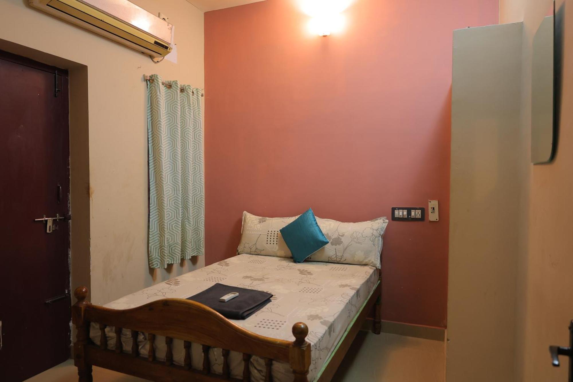 The Club House Hotell Pondicherry Exteriör bild
