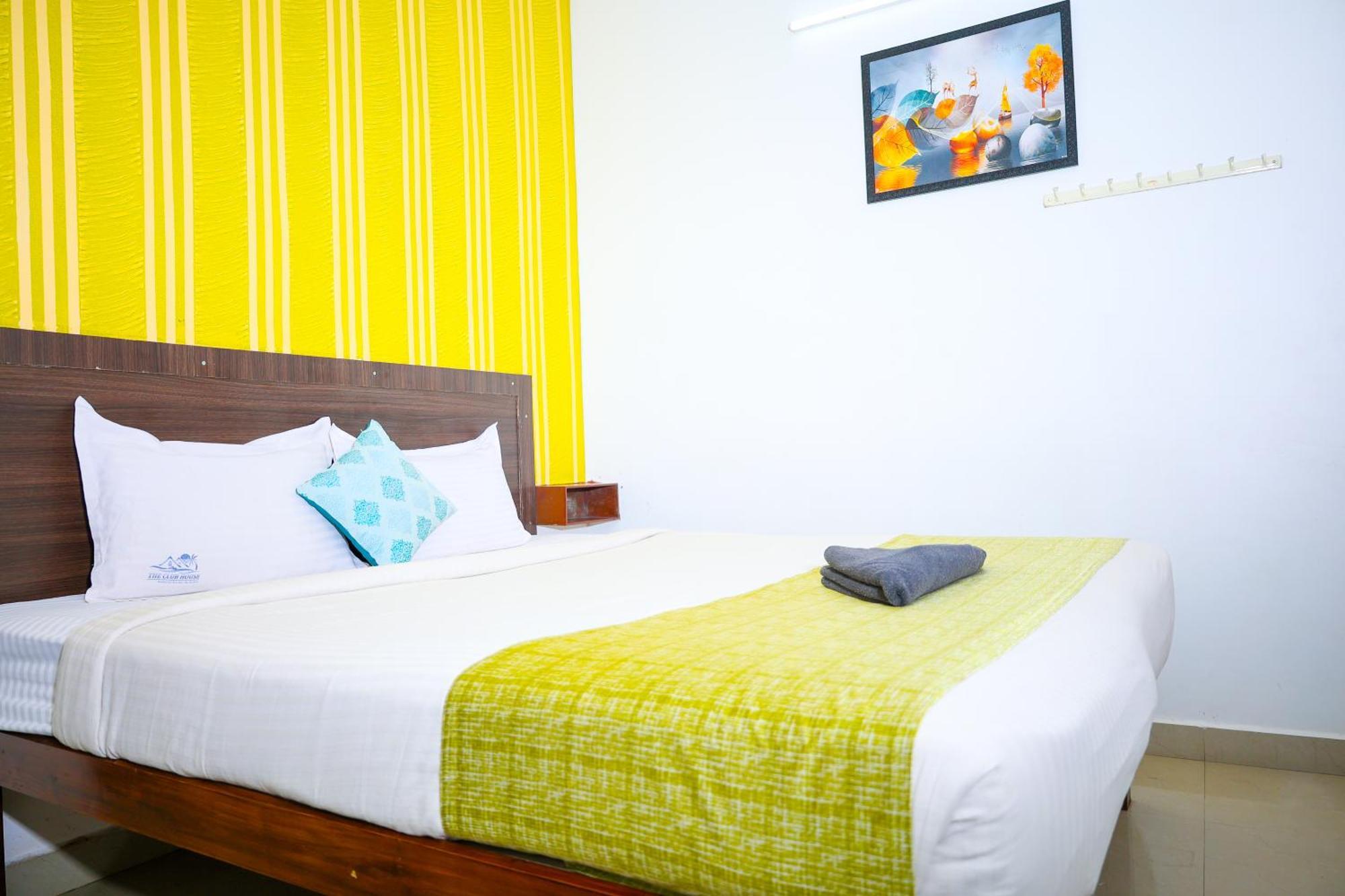 The Club House Hotell Pondicherry Exteriör bild
