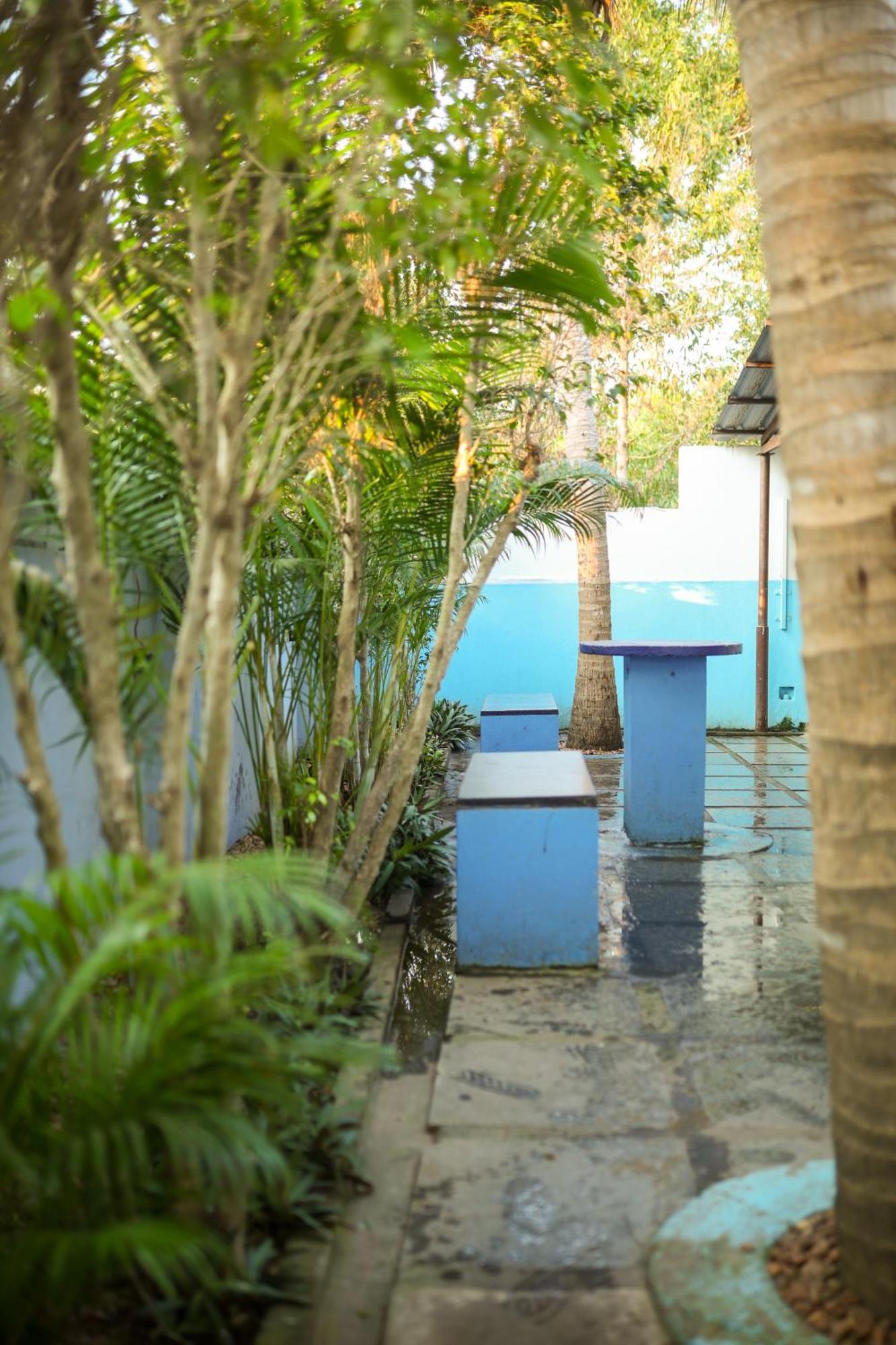 The Club House Hotell Pondicherry Exteriör bild